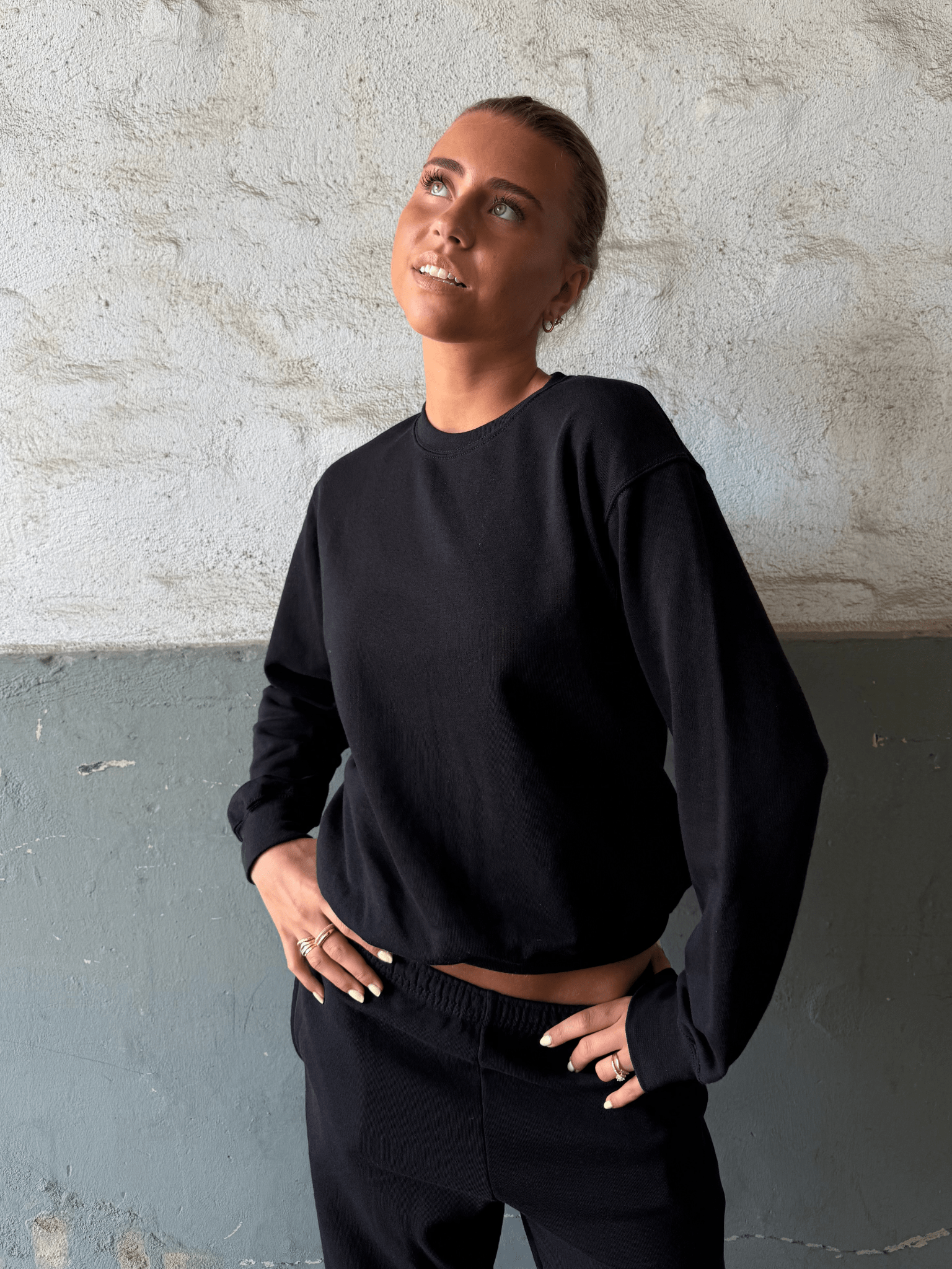 FRUCHT-SWEATSHIRT - SCHWARZ