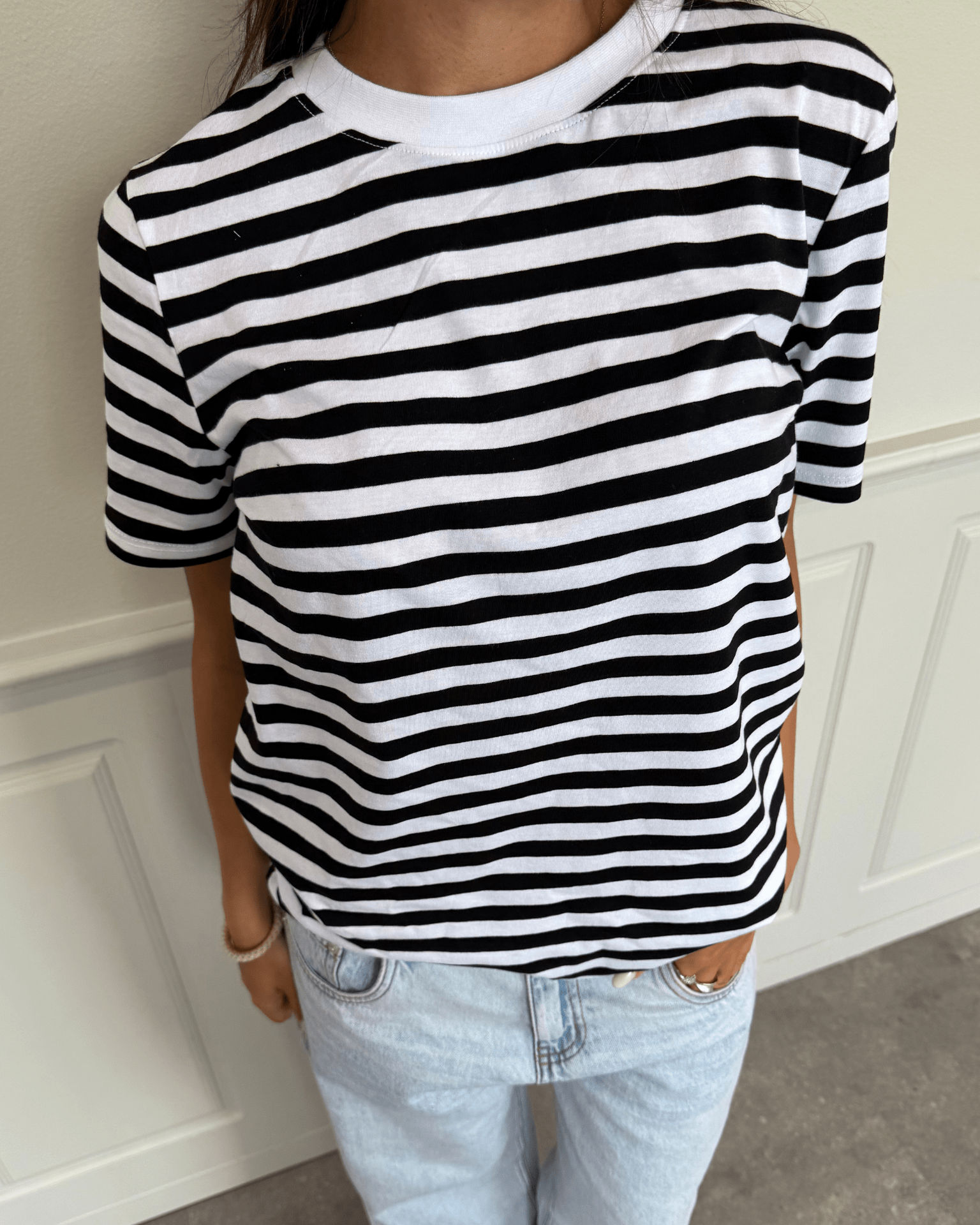 RIA STRIPE TEE - BLACK