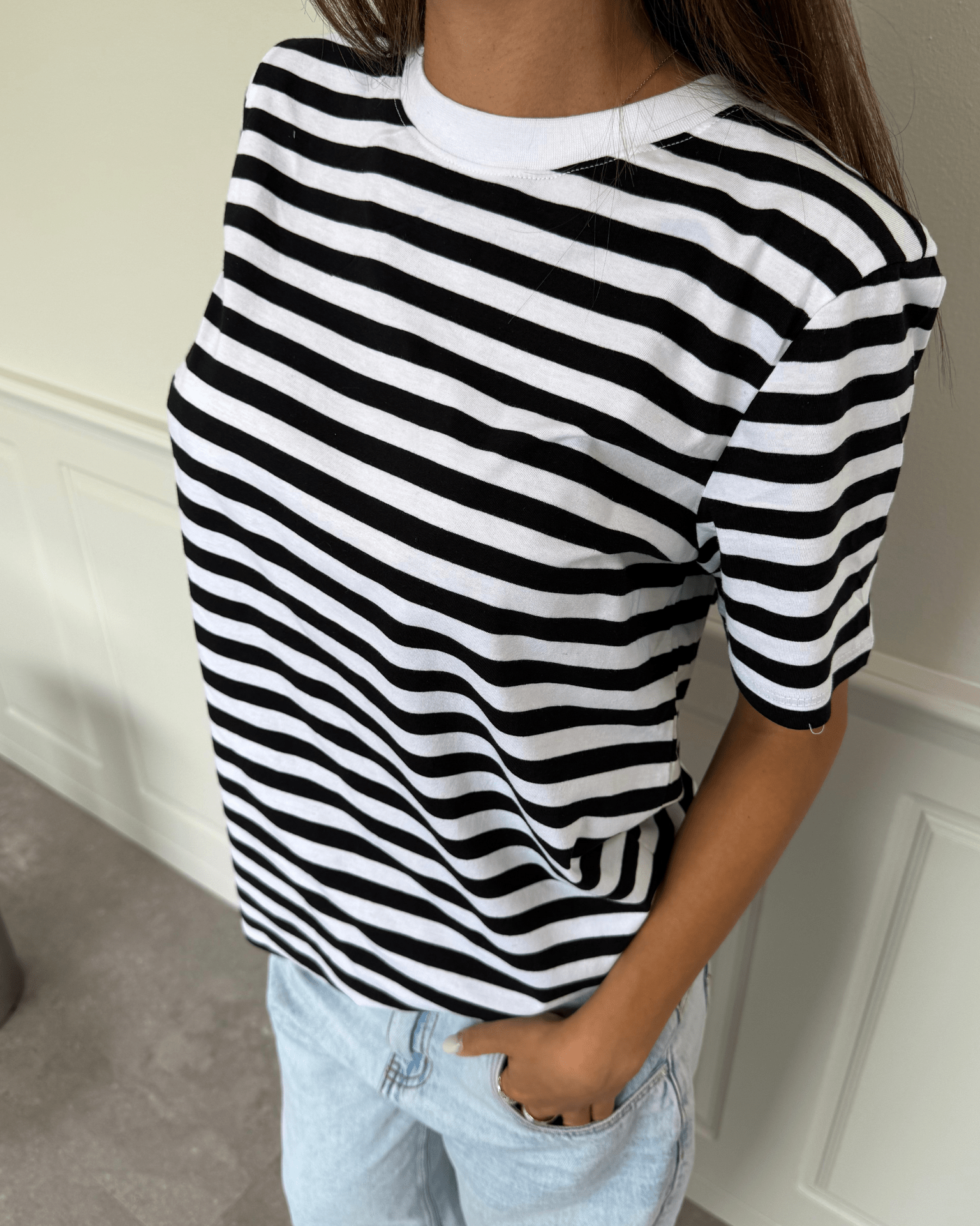 RIA STRIPE TEE - BLACK