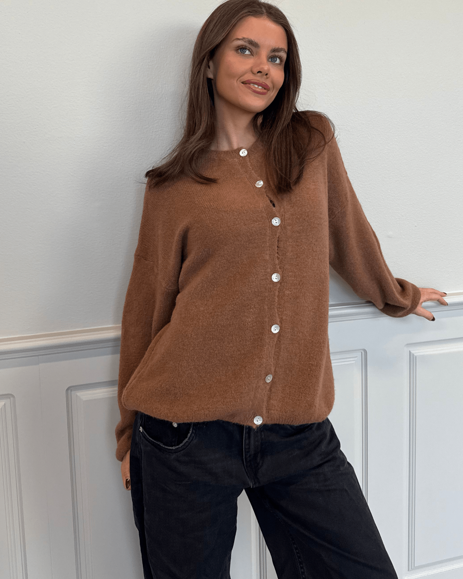 Brun Molli strik cardigan med knapper fra Din Vintage Shop