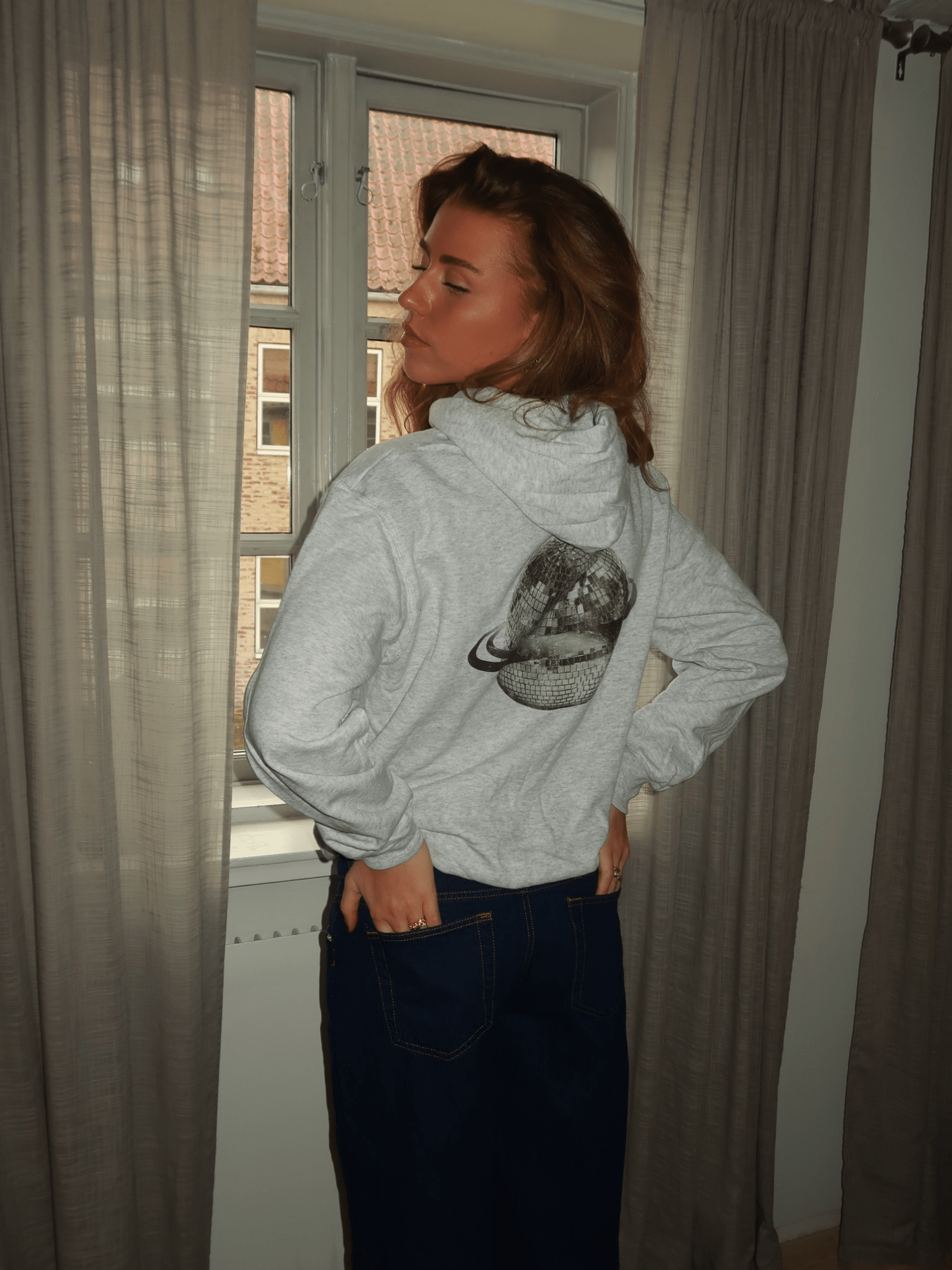 PLANET DISCO (schwarzer) Hoodie (Rückenaufdruck) - GRAU