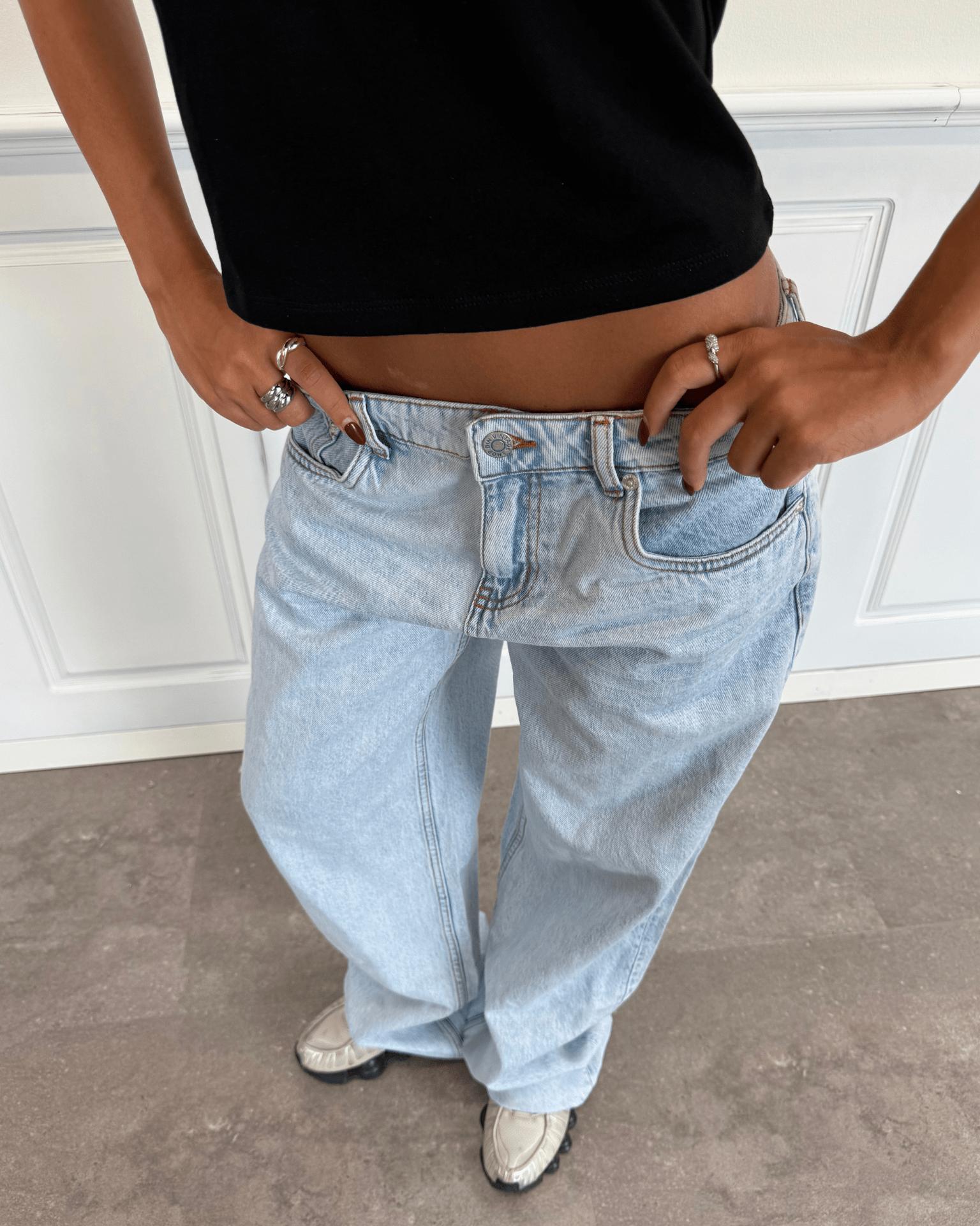 Esther baggy jeans i lys blå med lav talje fra Din Vintage Shop