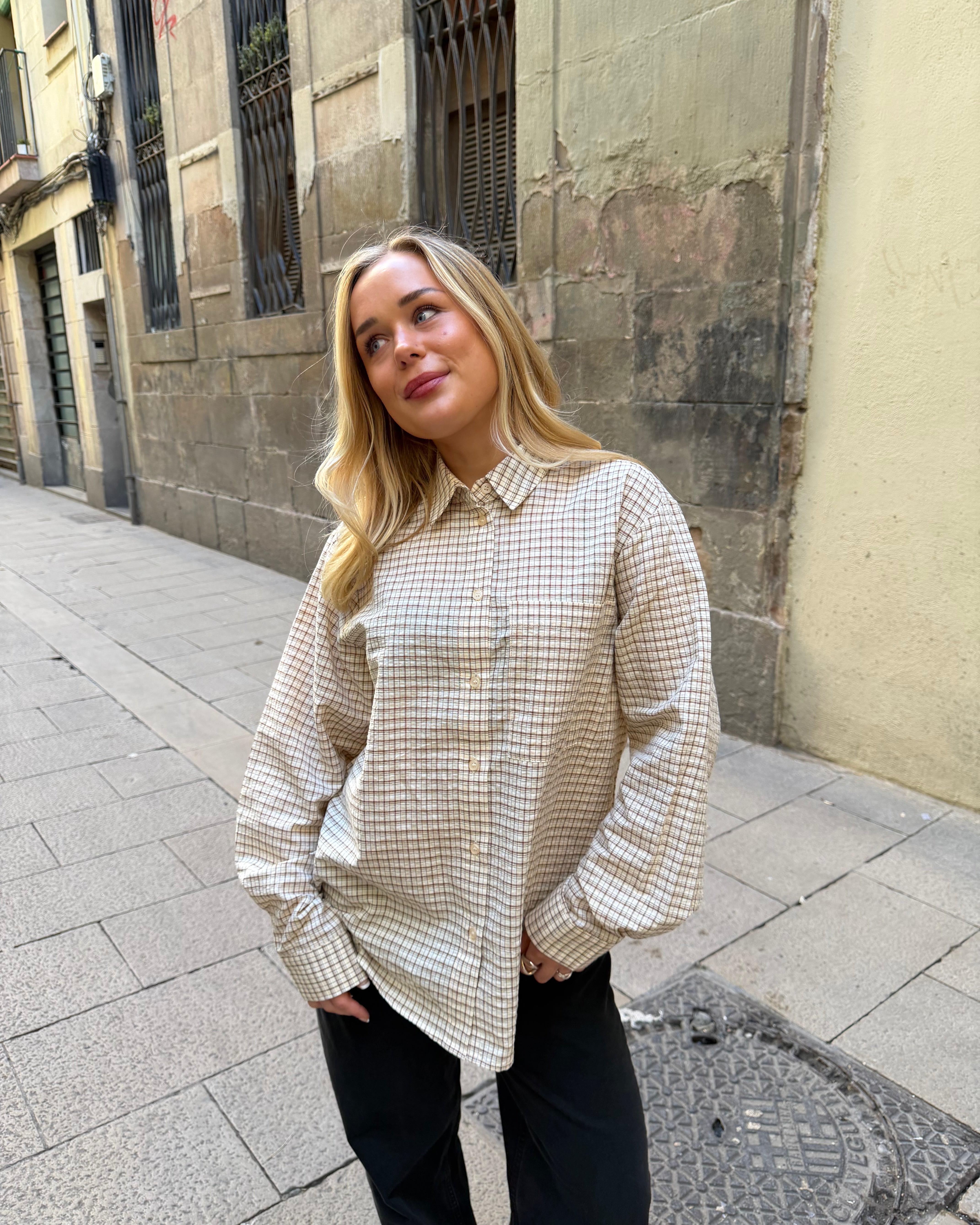 NEO BOXFIT SHIRT - SAND/BROWN CHECK
