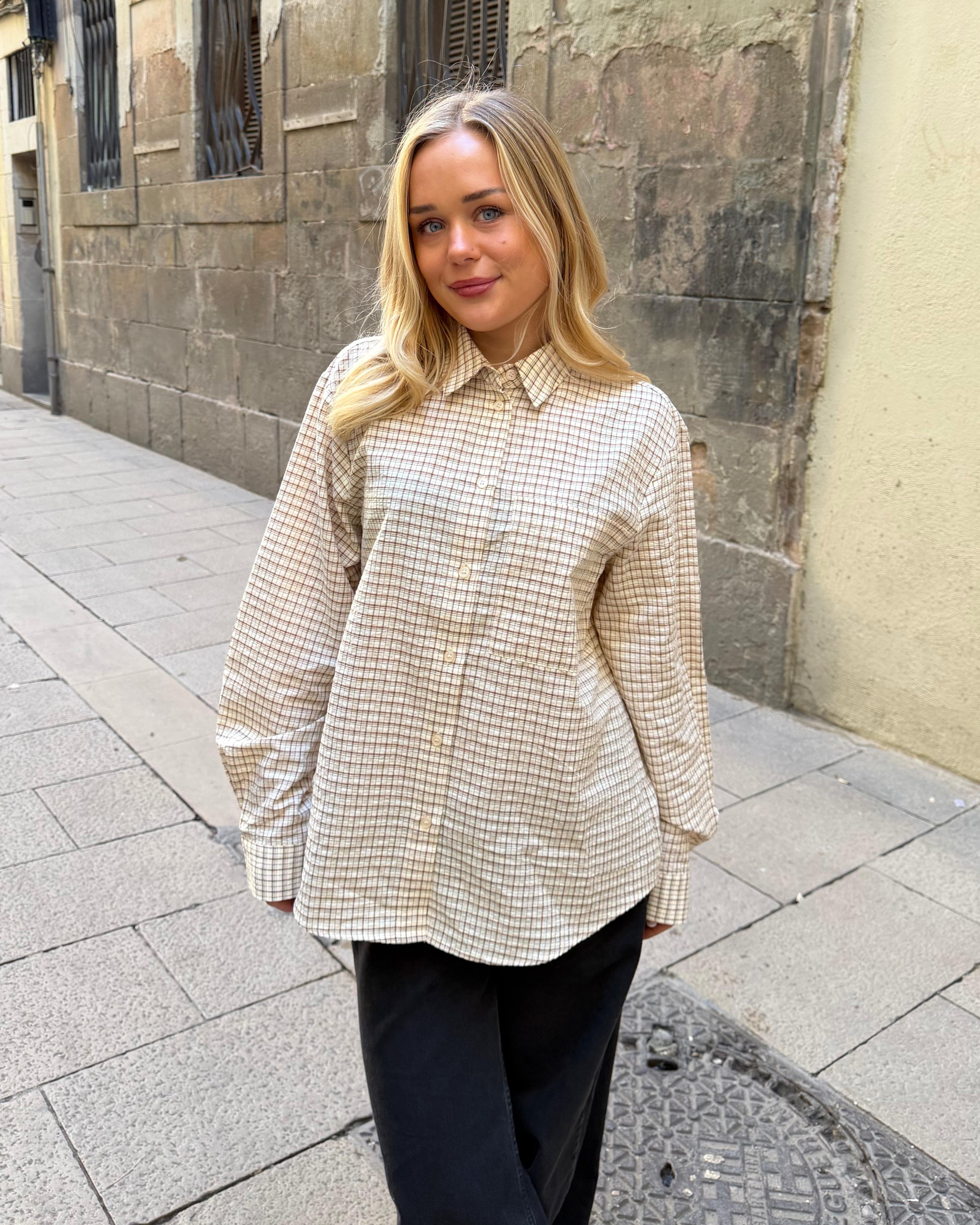 NEO BOXFIT SHIRT - SAND/BROWN CHECK