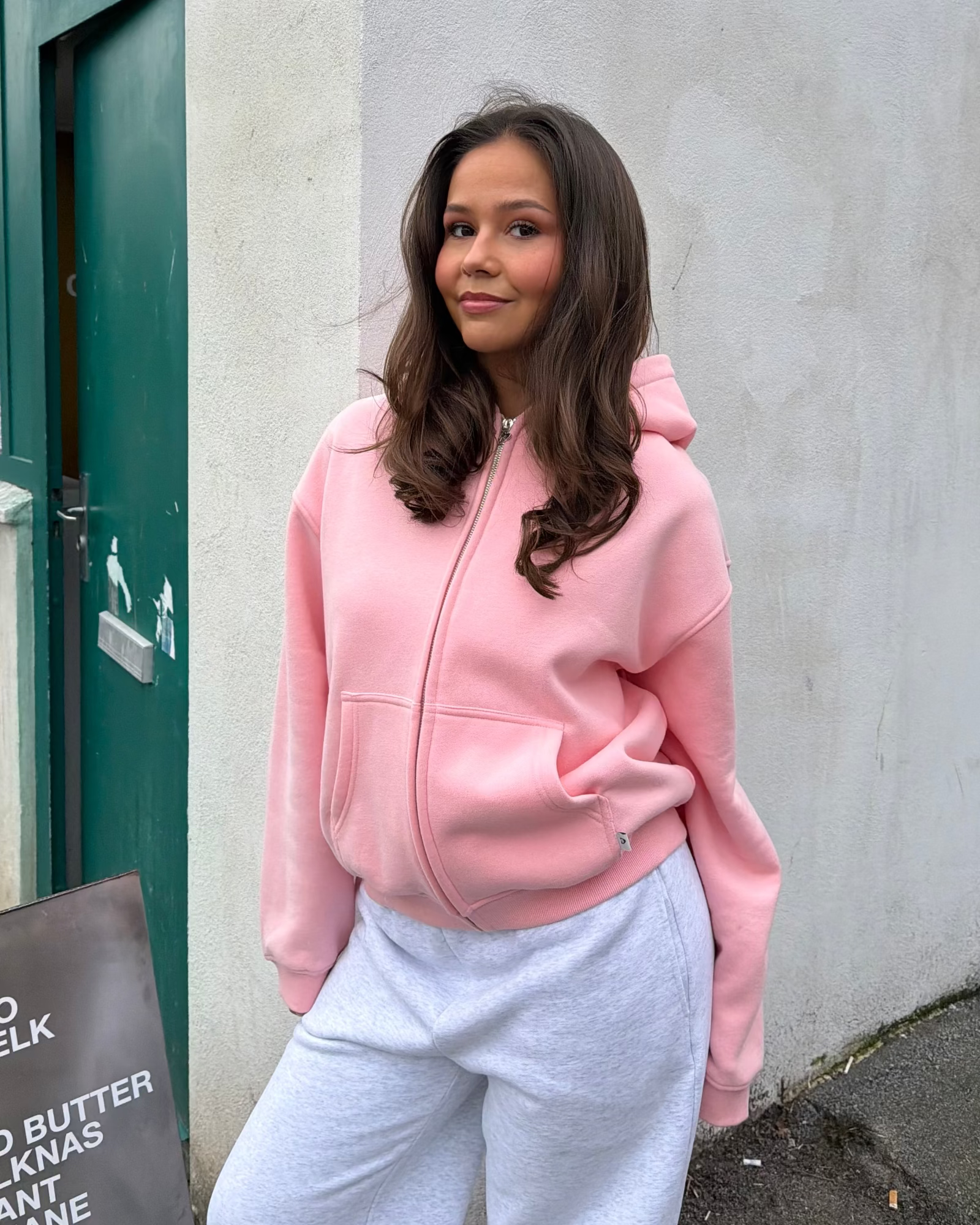 Lyserød oversized zip hoodie i blød bomuld fra Din Vintage Shop.
