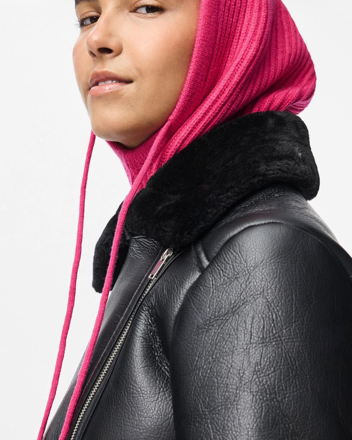 Pink strikket Jise balaclava fra PIECES i farven beetroot purple