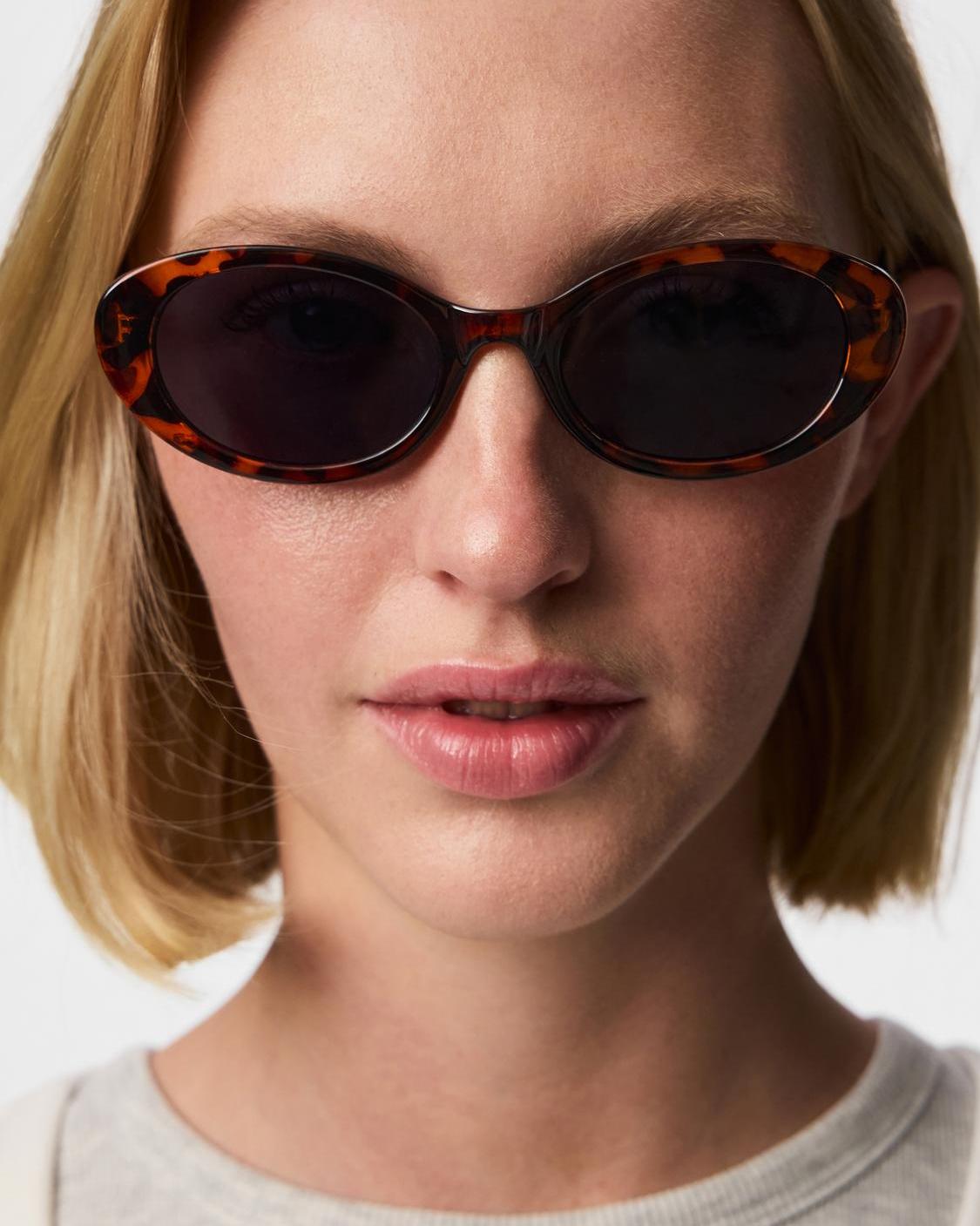 SANNA SOLBRILLER - BROWN/TURTLE