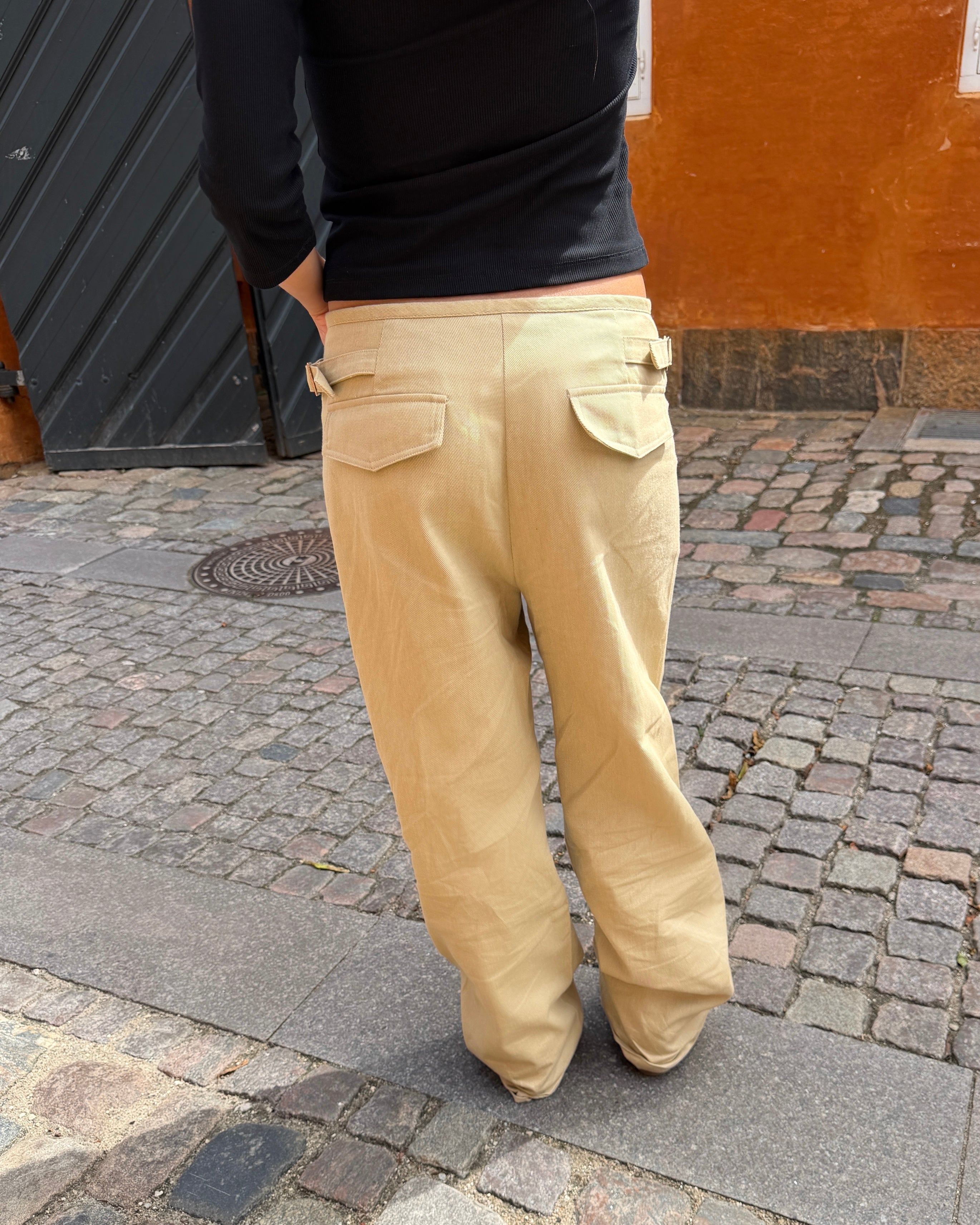 ESSI CARGO PANT - SAND