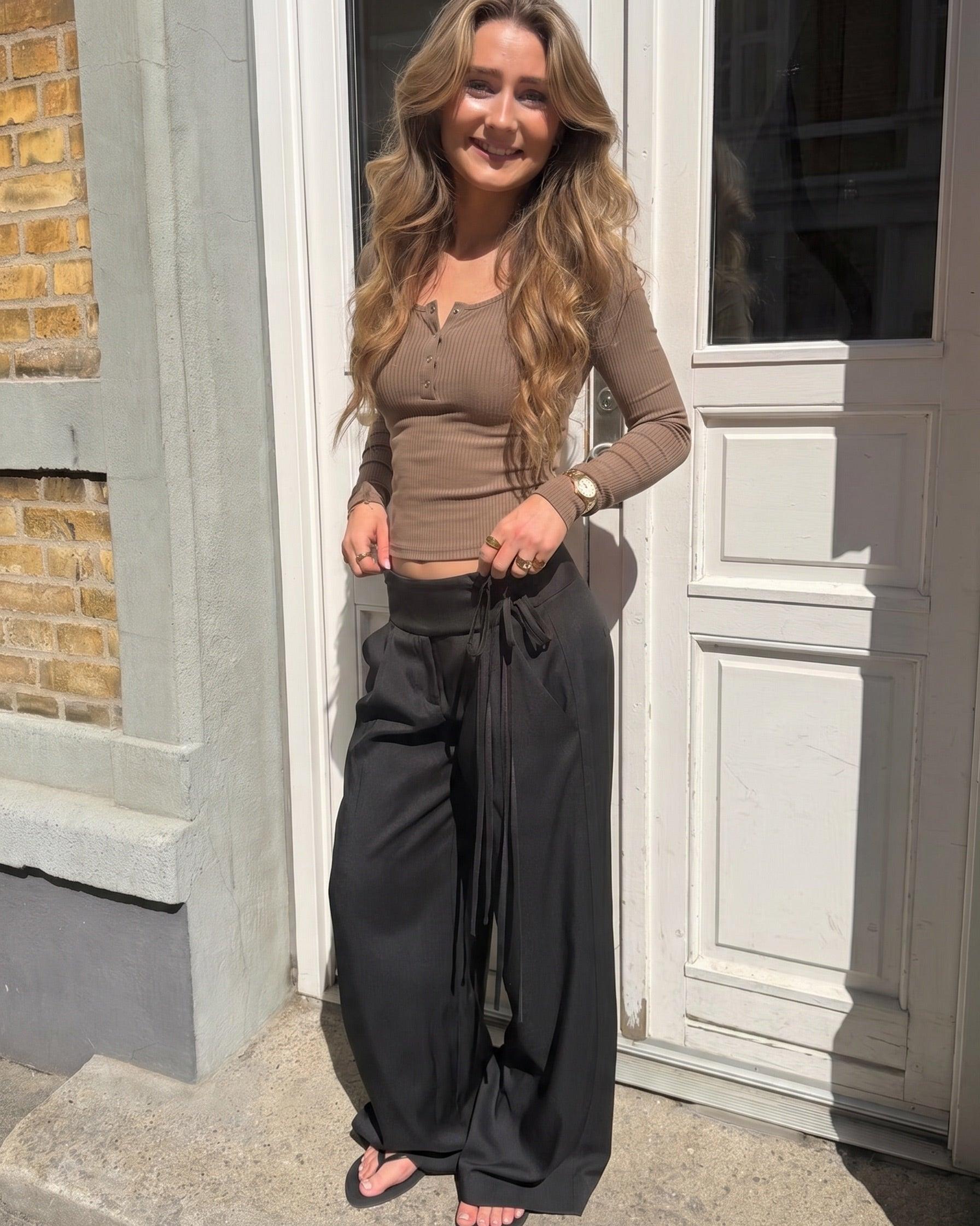 KITTE LANGÆRMET TOP - FOSSIL - Dinvintageshop