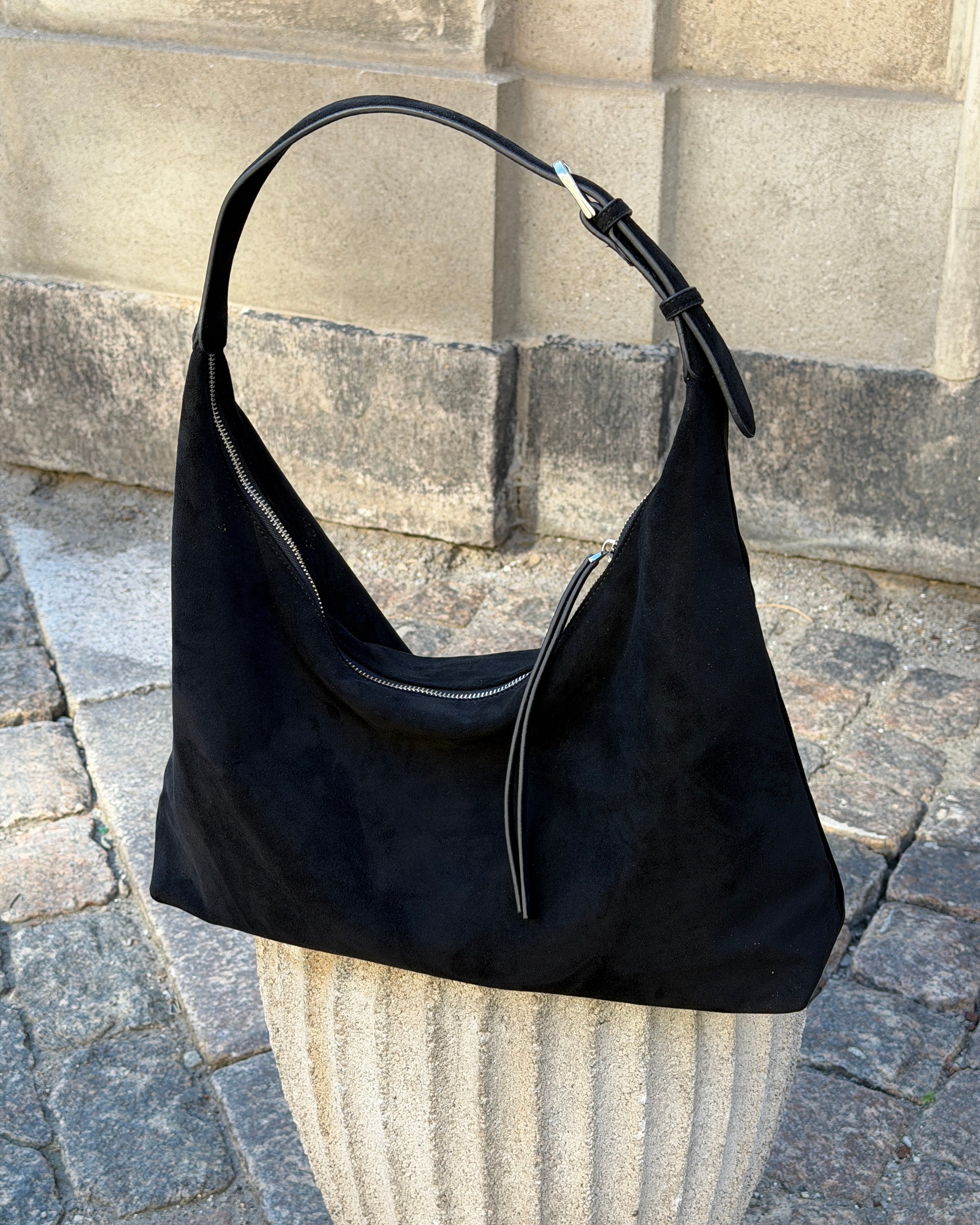 LEAH SUEDE BAG - BLACK - Dinvintageshop