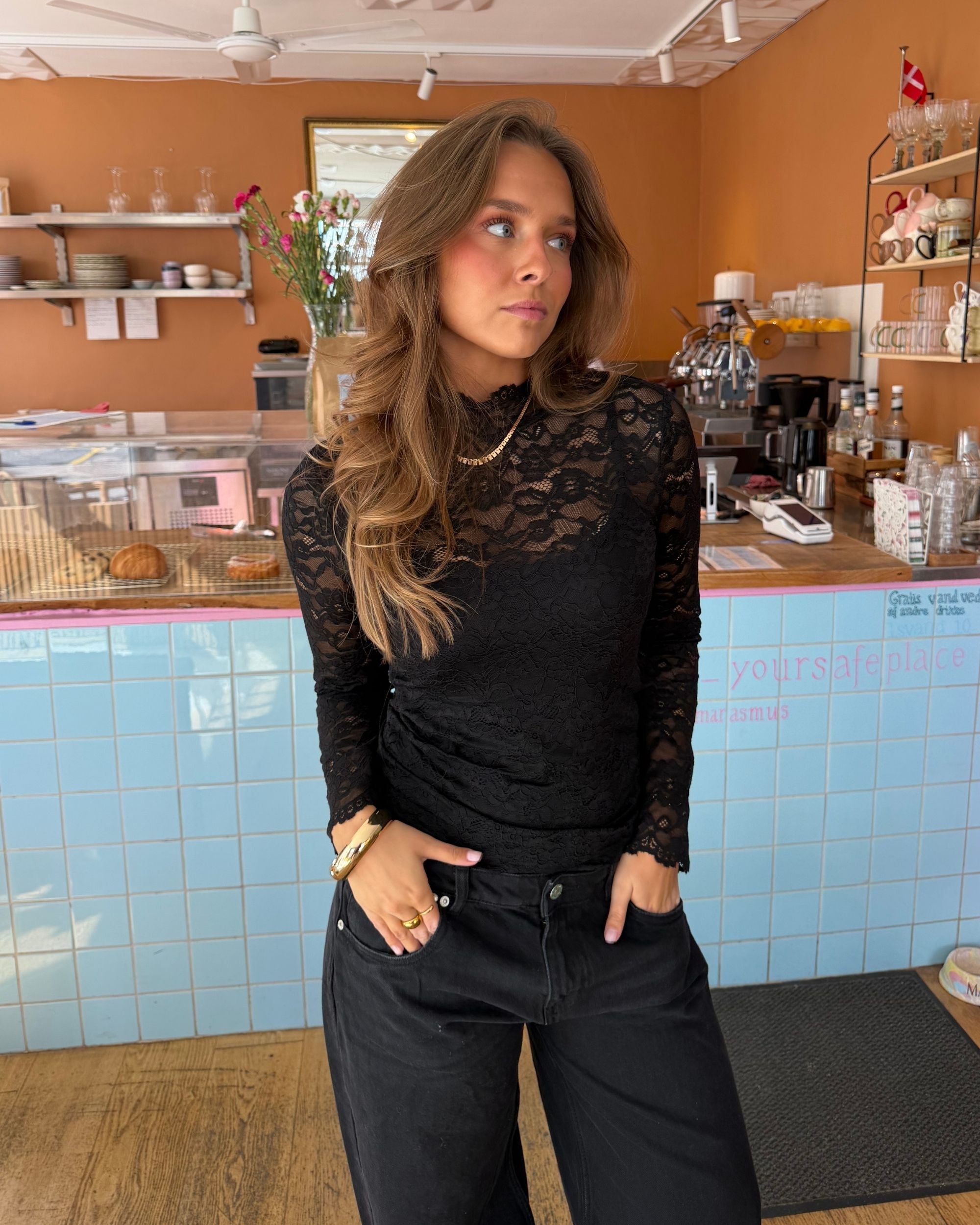 LEXI LACE TOP - BLACK