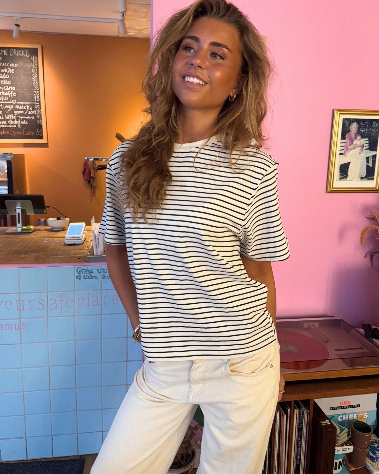LYKKE STRIPE TEE - WHITE/BLACK - Dinvintageshop