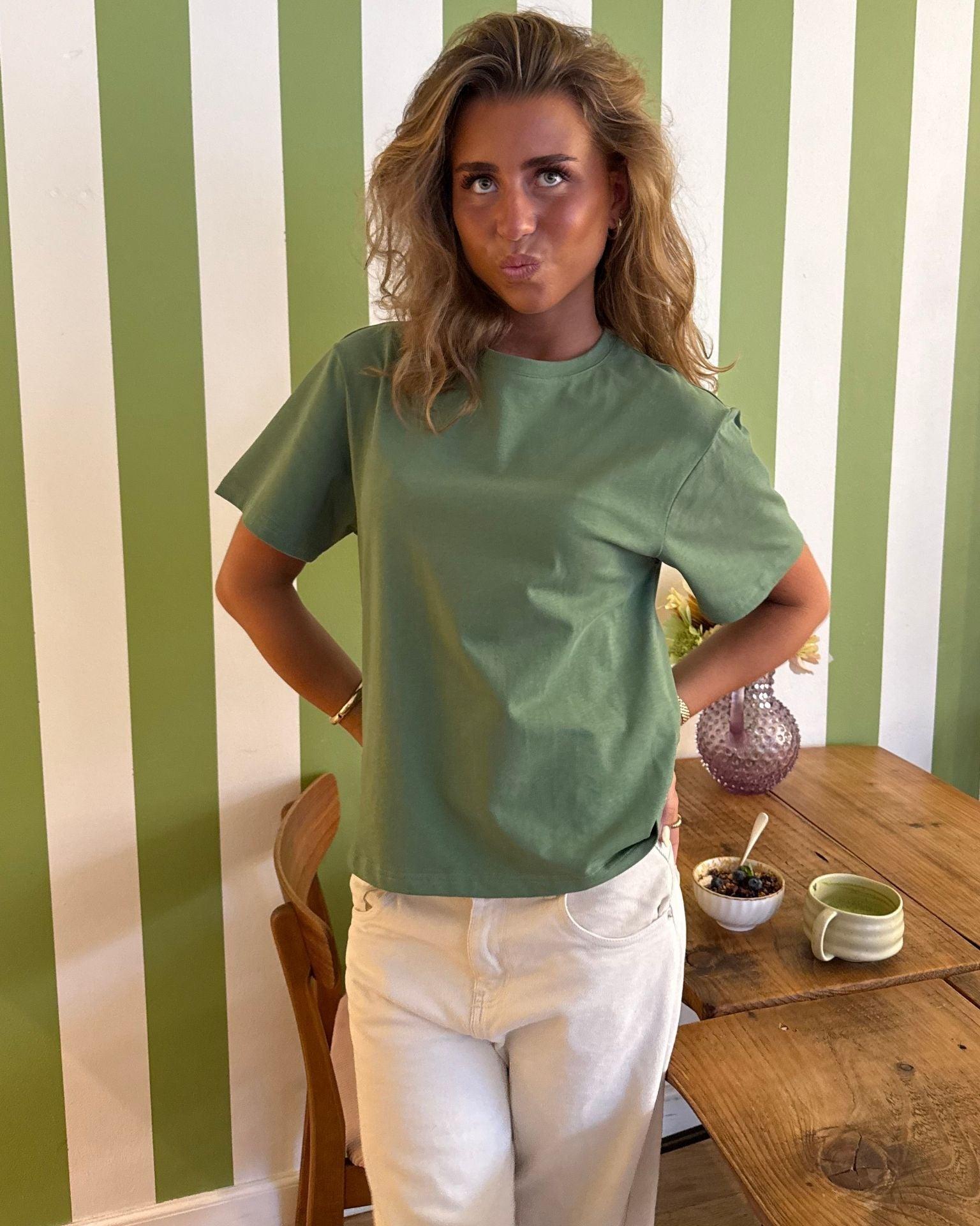 LYKKE TEE - GREEN - Dinvintageshop