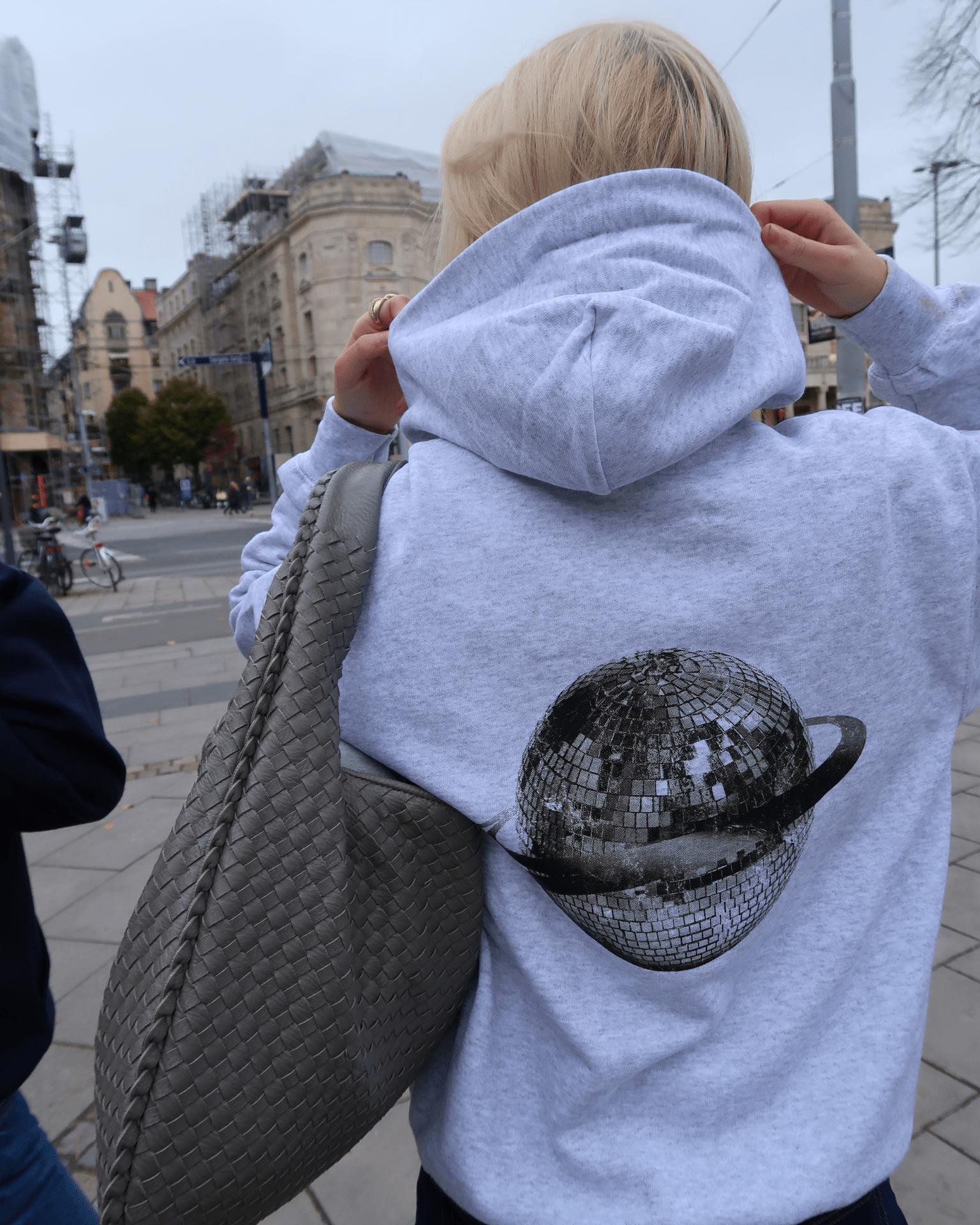 PLANET DISCO (black) HOODIE (rygprint) - GREY