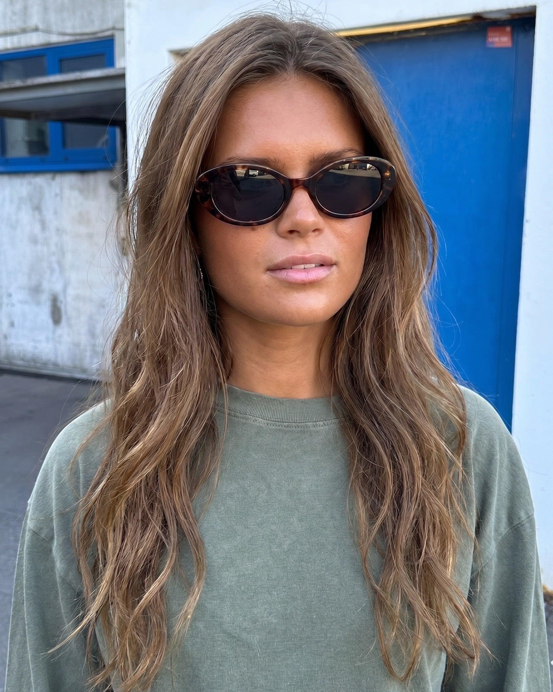 SANNA SOLBRILLER - BROWN/TURTLE