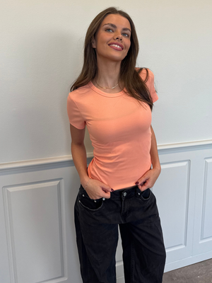 TILDE KORTÆRMET T-SHIRT - CORAL