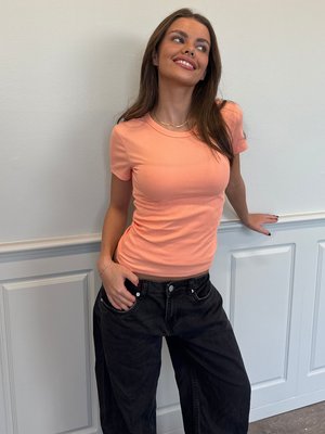 TILDE KORTÆRMET T-SHIRT - CORAL