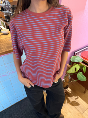 LYKKE STRIPE TEE - BERRY/BLUE