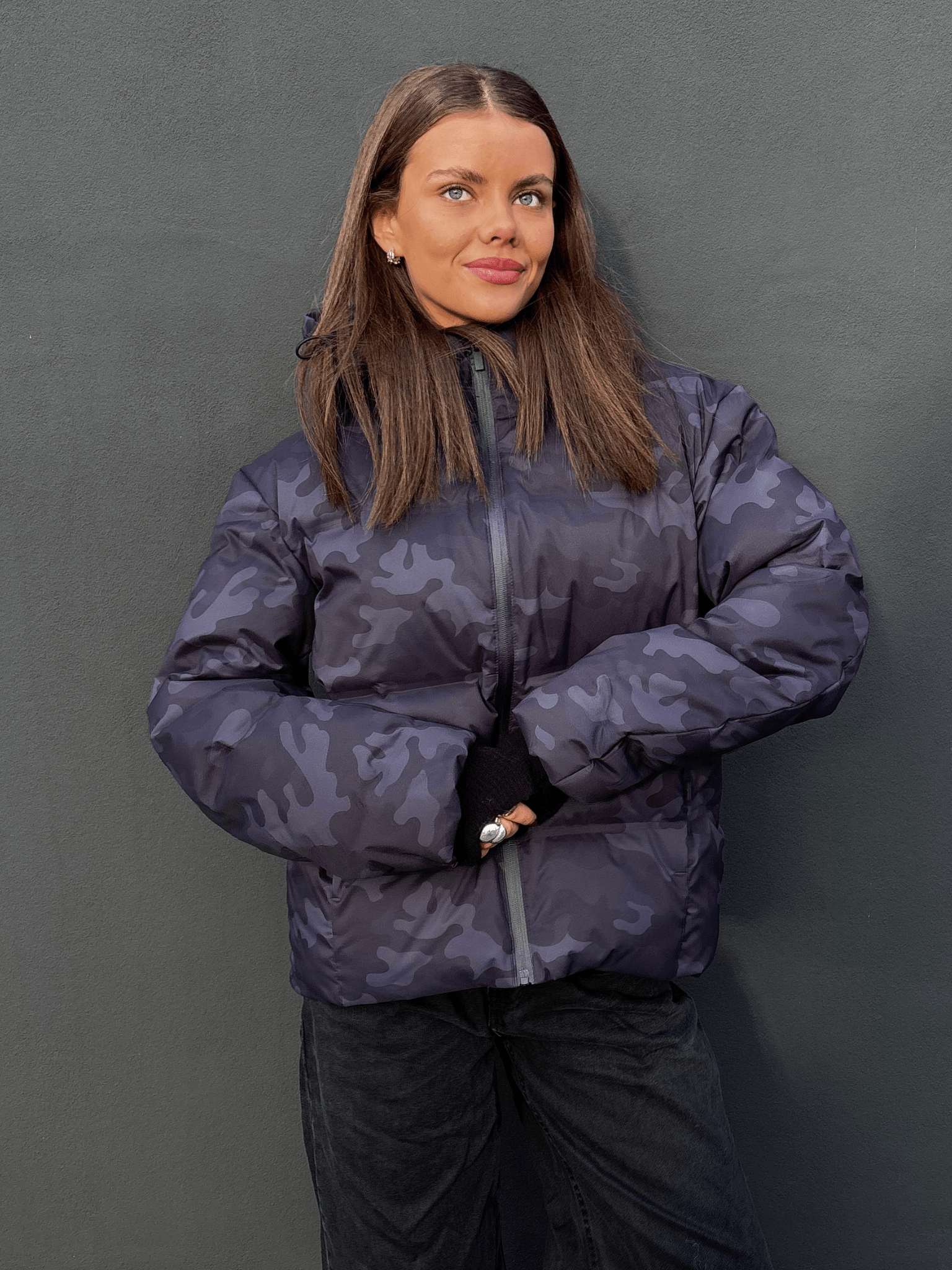 ISA DAUNENJACKE - SCHWARZES CAMOUFLAGE