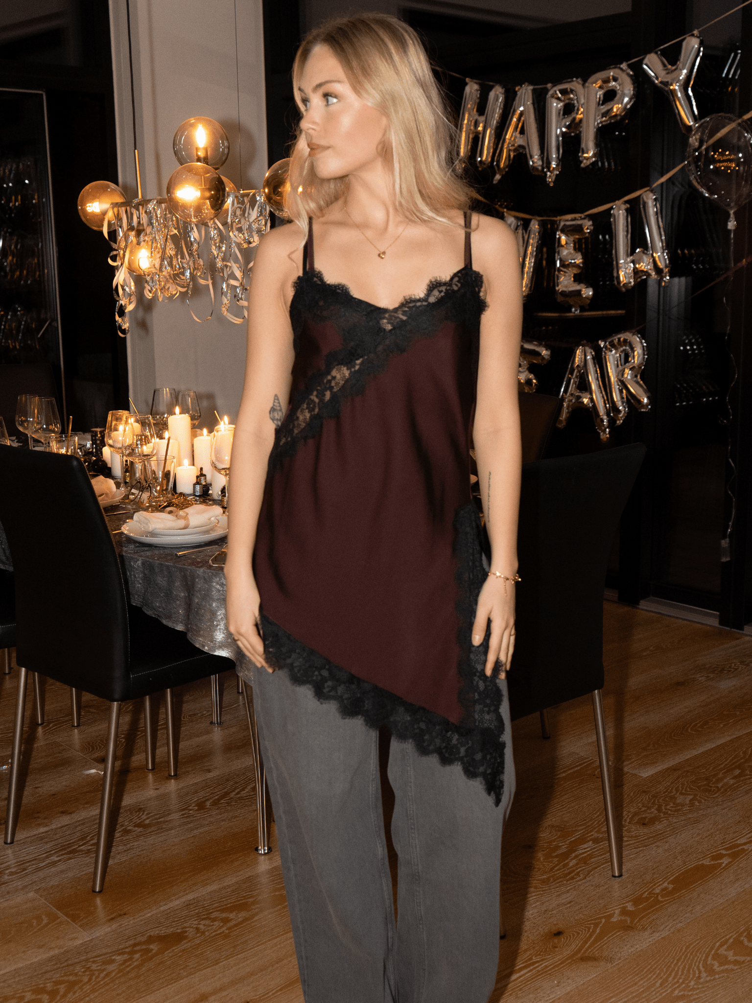 LOLA Satin-Spitzentop - Bordeaux/Schwarz