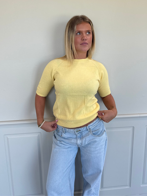 SAGA SHORTSLEEVE STRIK - BUTTER YELLOW