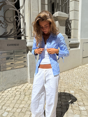 AVA STRING SKJORTE - LYSEBLÅ