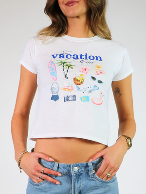 VACATION CLUB BABY TEE - HVID