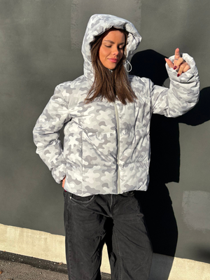 ISA DOWN JACKET - GREY CAMO