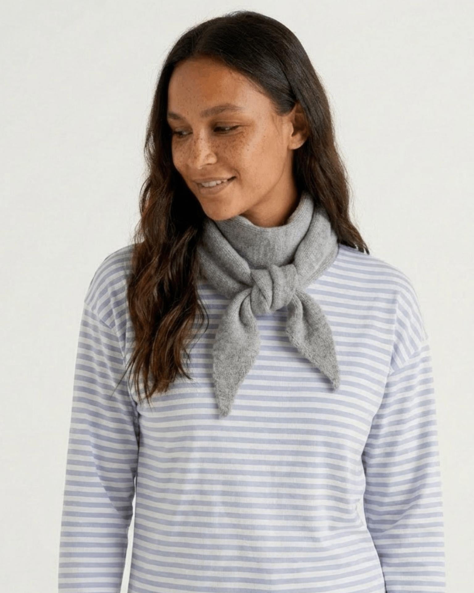 KOMMA TRIANGLE SCARF - MEDIUM GREY MELANGE