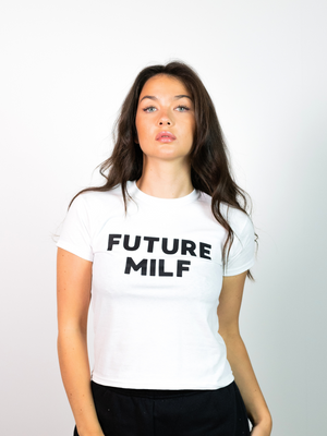 FUTURE MILF, BABY TEE - HVID