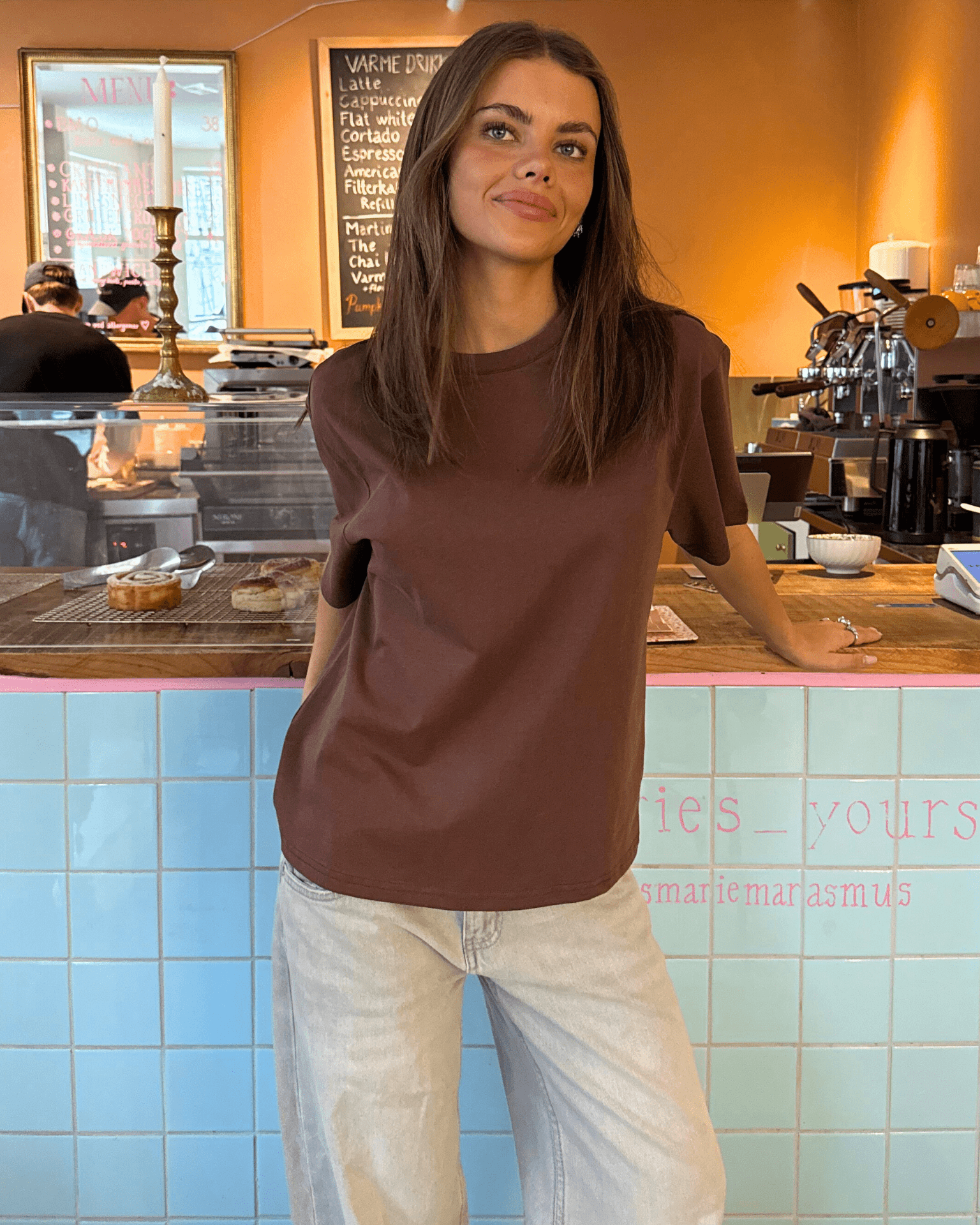 GLÜCKS-T-SHIRT - BRAUN