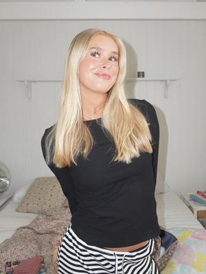 KATJA LANGÆRMET T-SHIRT - SORT