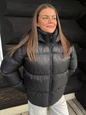 MILLA SHINY PUFFER JACKET - BLACK