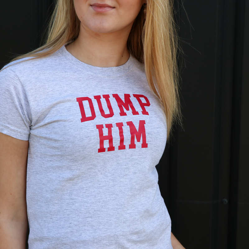 DUMP HIM, BABY TEE - GRÅ