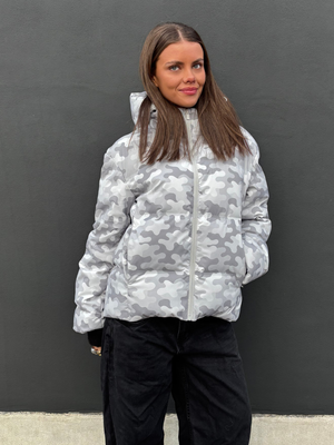 ISA DOWN JACKET - GREY CAMO