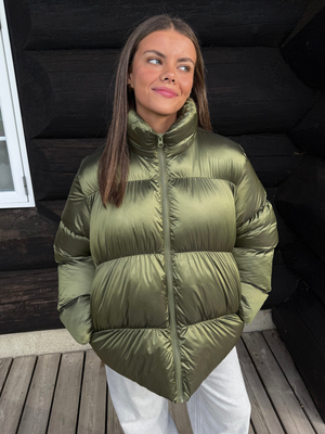 MILLA SHINY PUFFER JACKET - MILITARY OLIVE