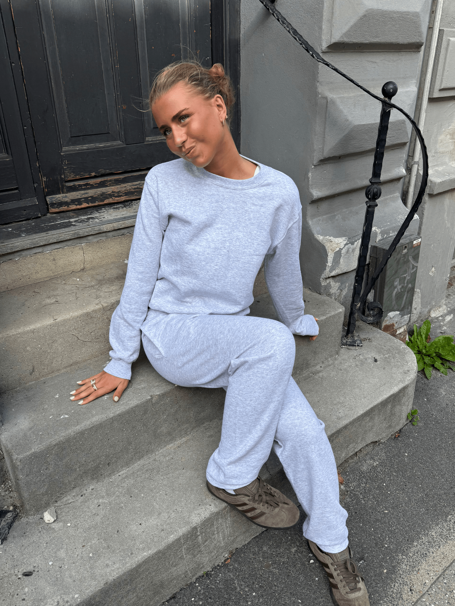 FRUCHT-SWEATSHIRT - GRAU