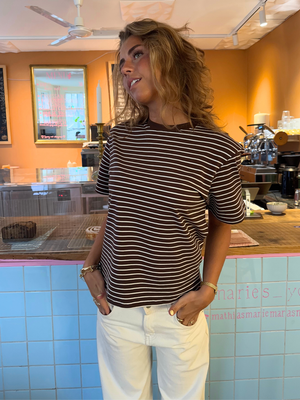 LYKKE STRIPE TEE - BROWN/WHITE