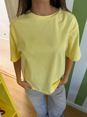 LYKKE TEE - BUTTER YELLOW