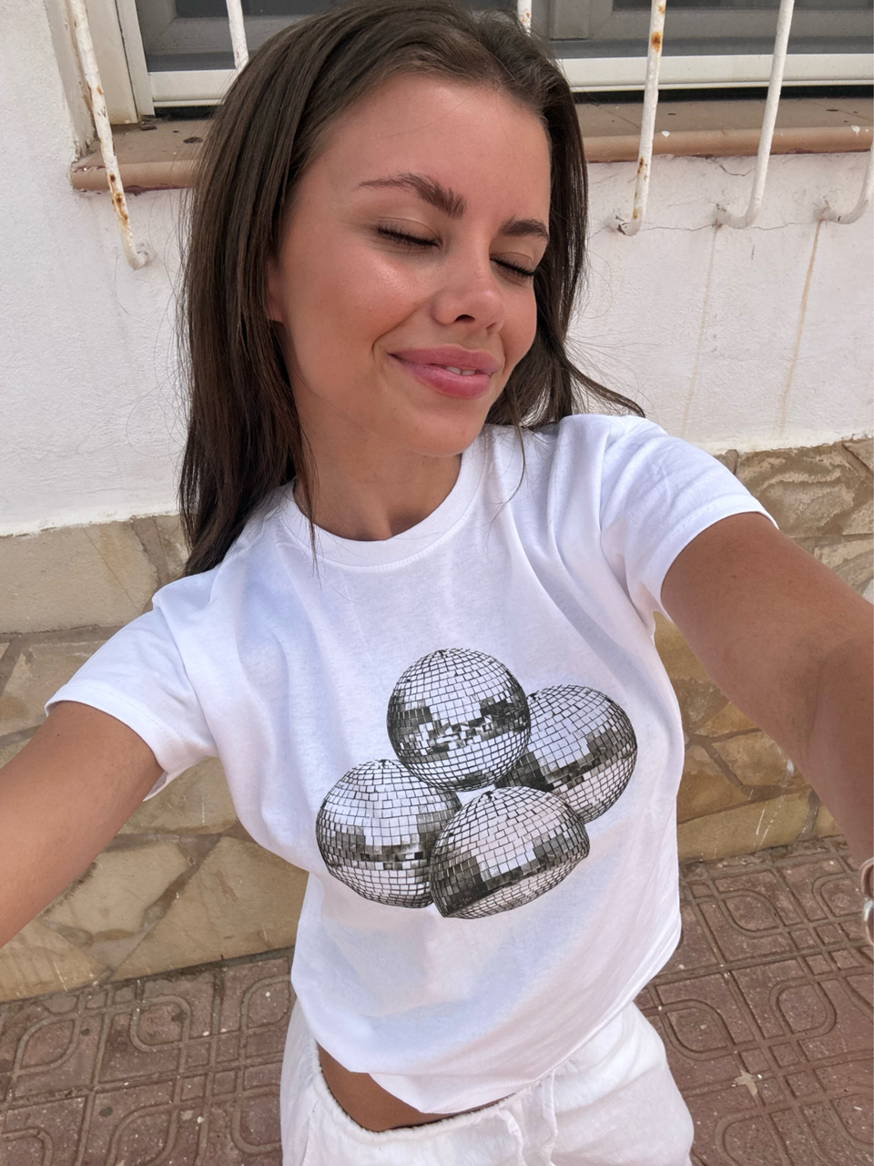 DISCO KUGLE (sort), BABY TEE - HVID – Dinvintageshop