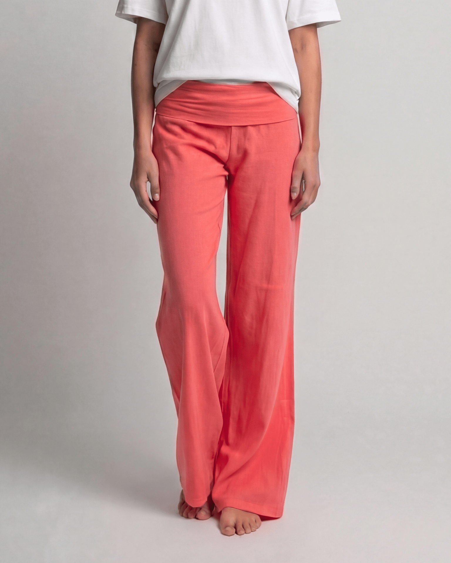 Sasha yoga pants i koral med bred fold-down talje og løs pasform