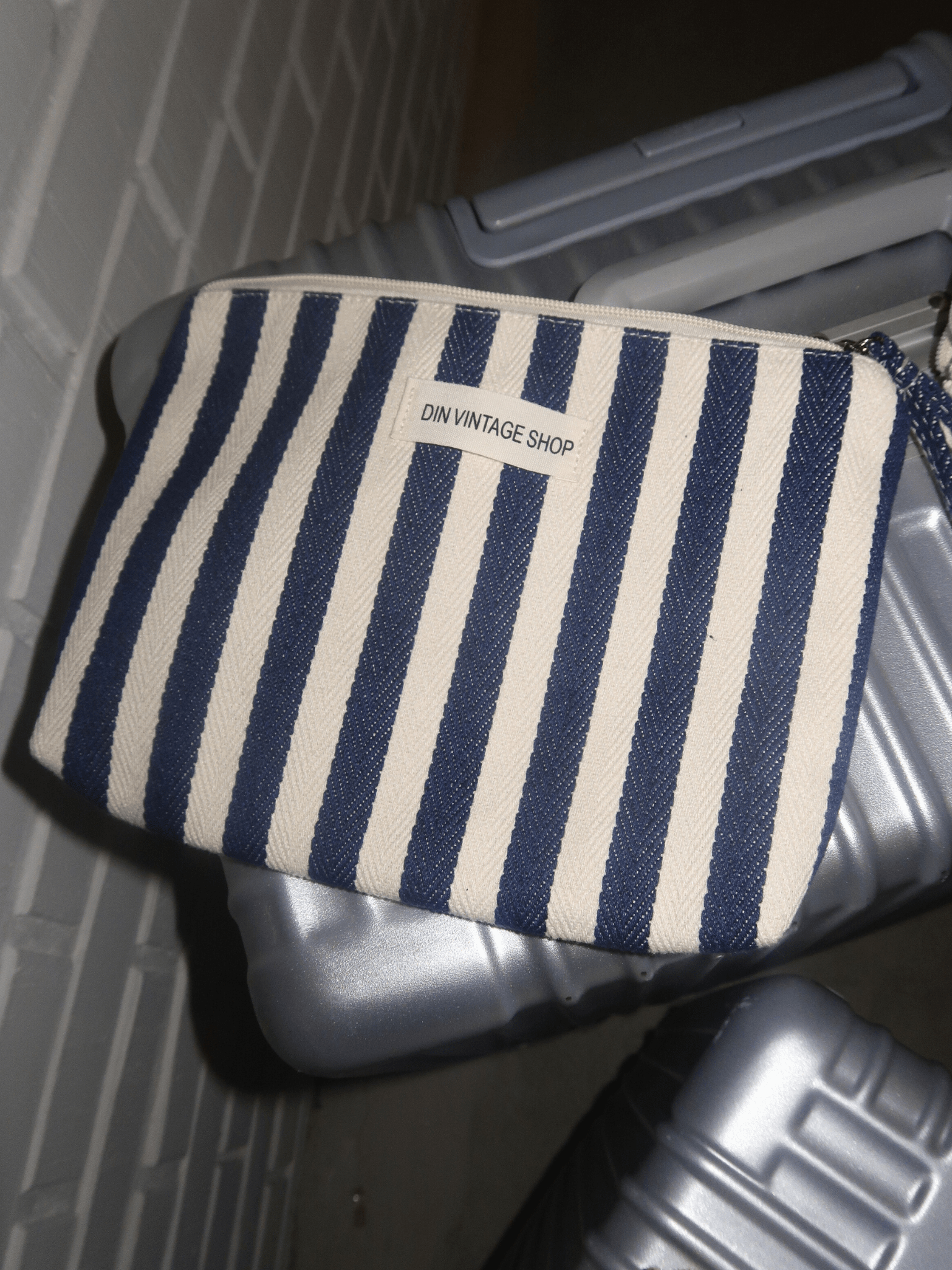 MAKEUP BAG - NAVY