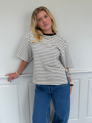 STRIPE TEE, KORTÆRMET - OFFWHITE/BLACK