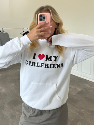 GIRLFRIEND HOODIE - HVID