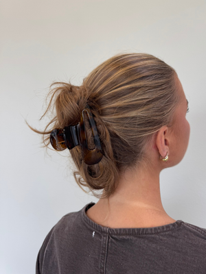 OMARI HÅR KLEMME, STOR - TOASTED COCONUT