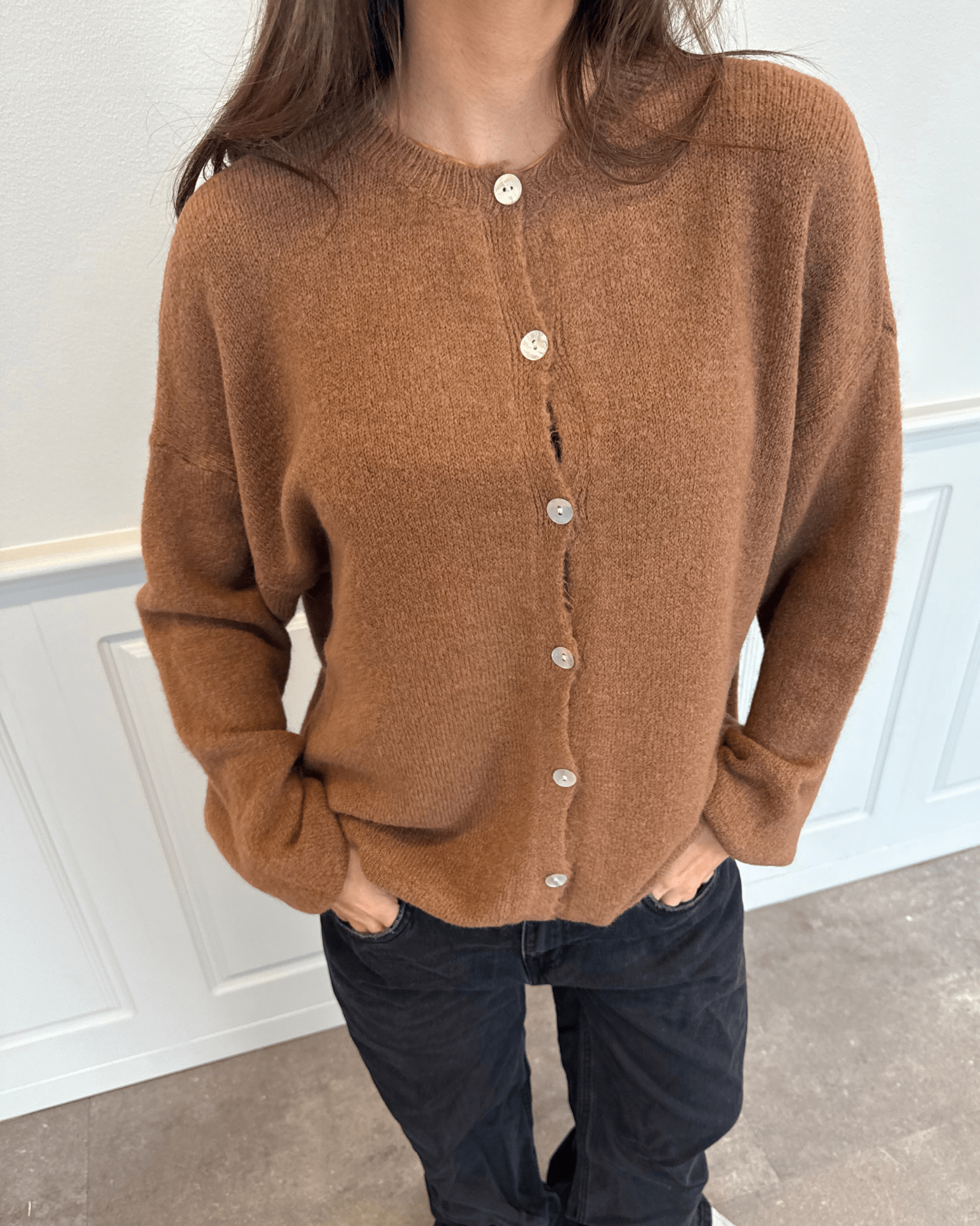 Brun Molli strik cardigan med knapper fra Din Vintage Shop