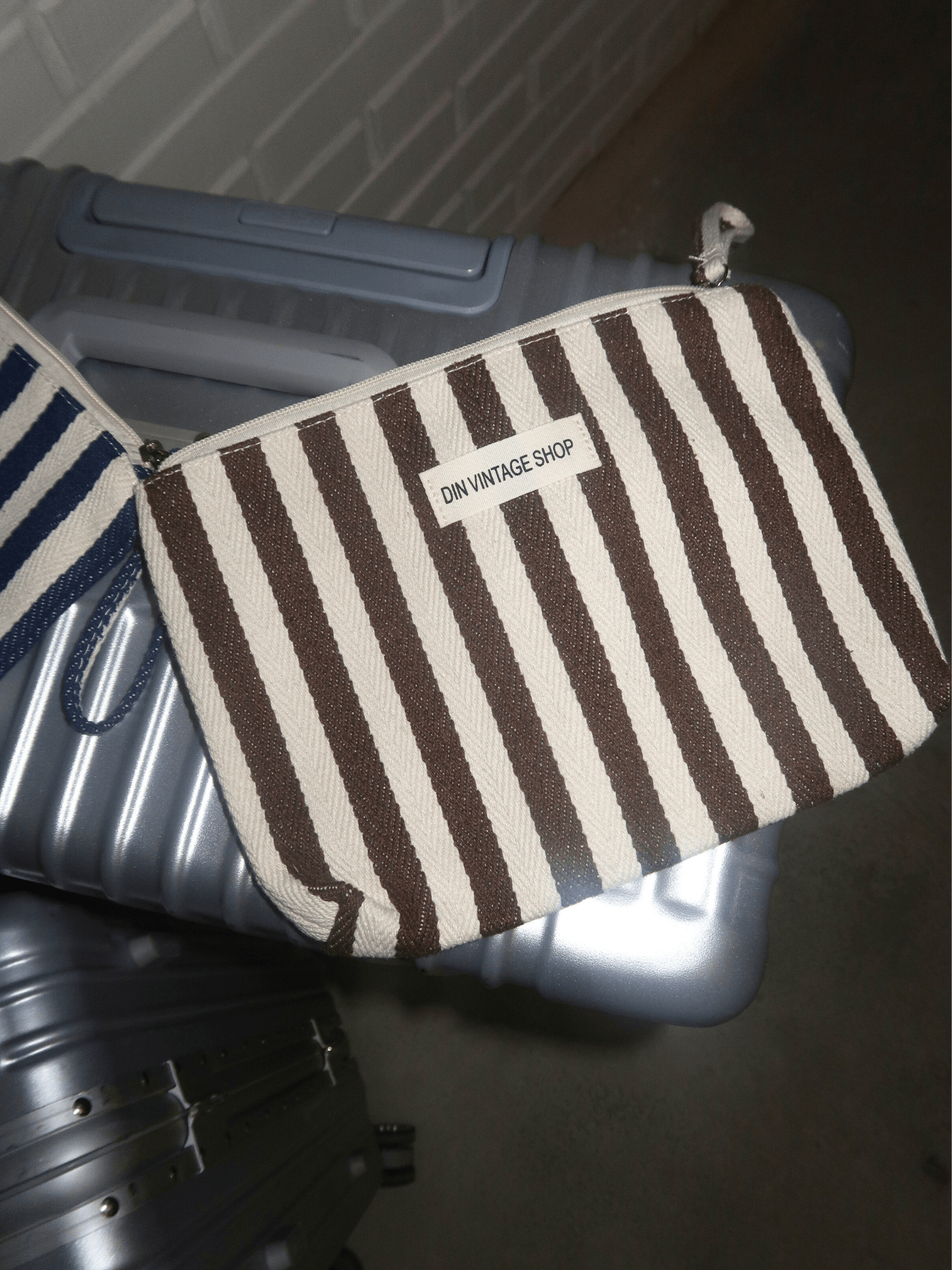MAKEUP BAG - BROWN