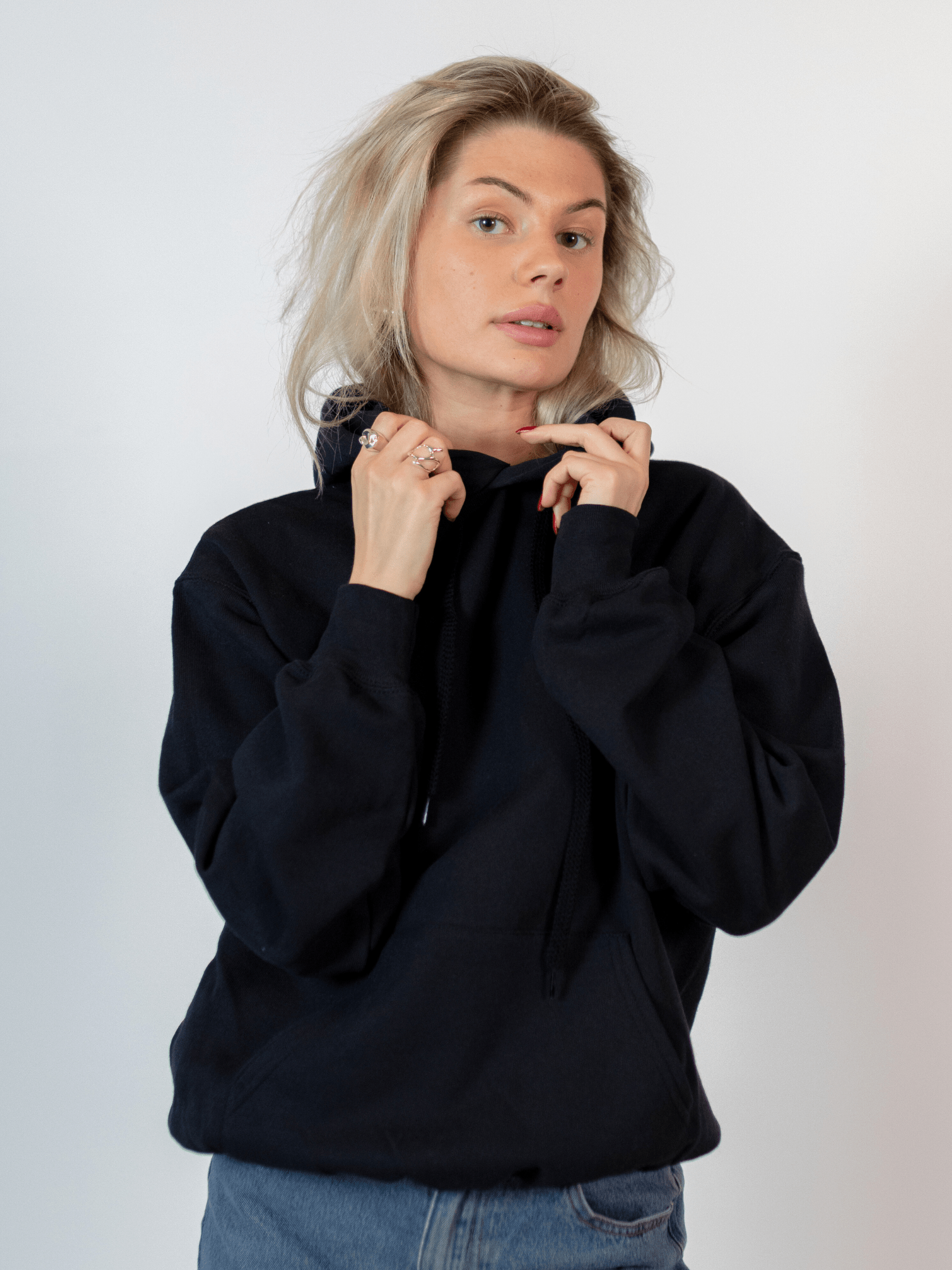 PLANET DISCO (hvid) HOODIE (rygprint) - SORT