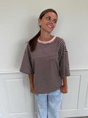 STRIPE TEE, KORTÆRMET - BROWN / LT PINK