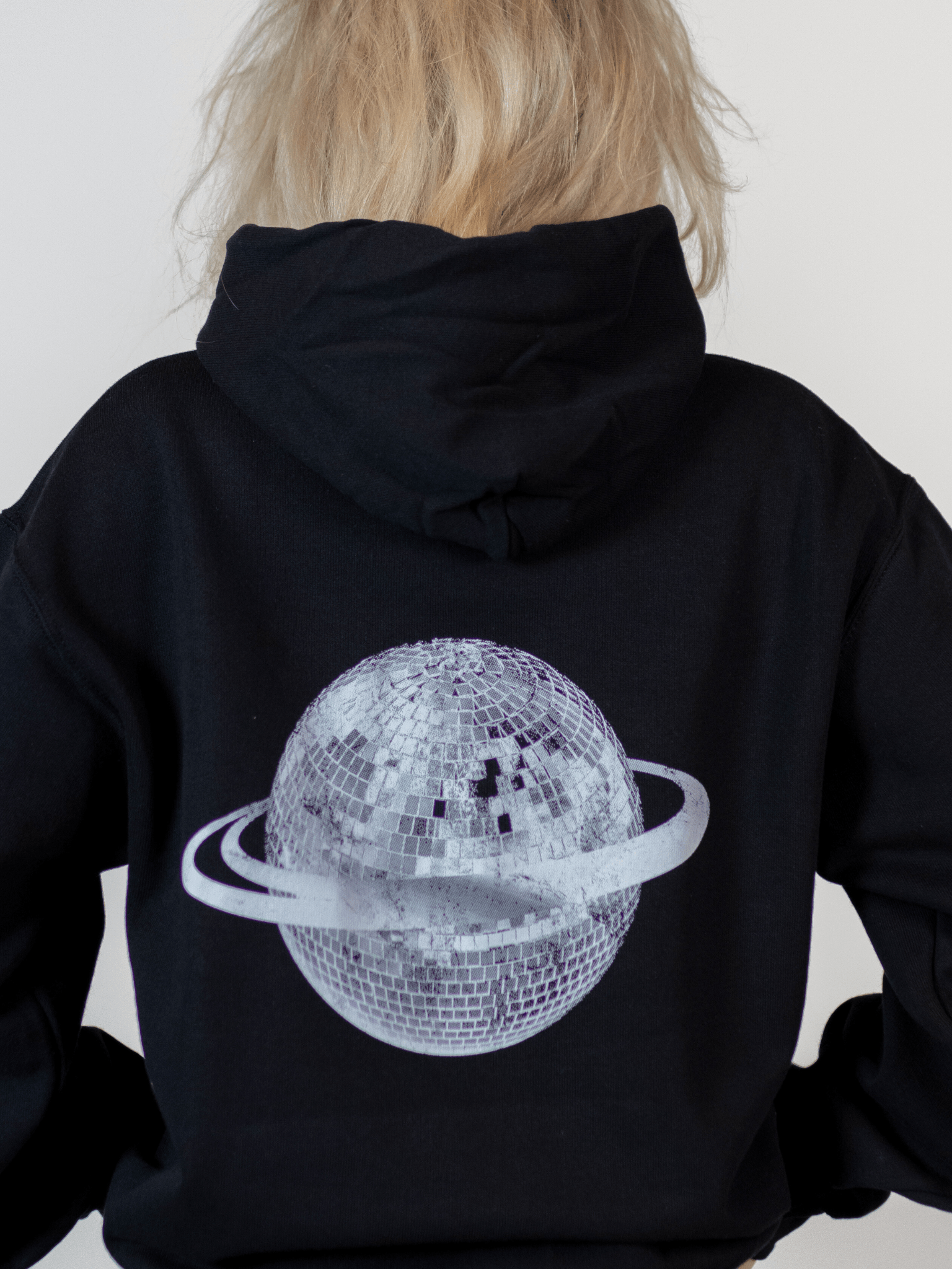 PLANET DISCO (hvid) HOODIE (rygprint) - BLACK